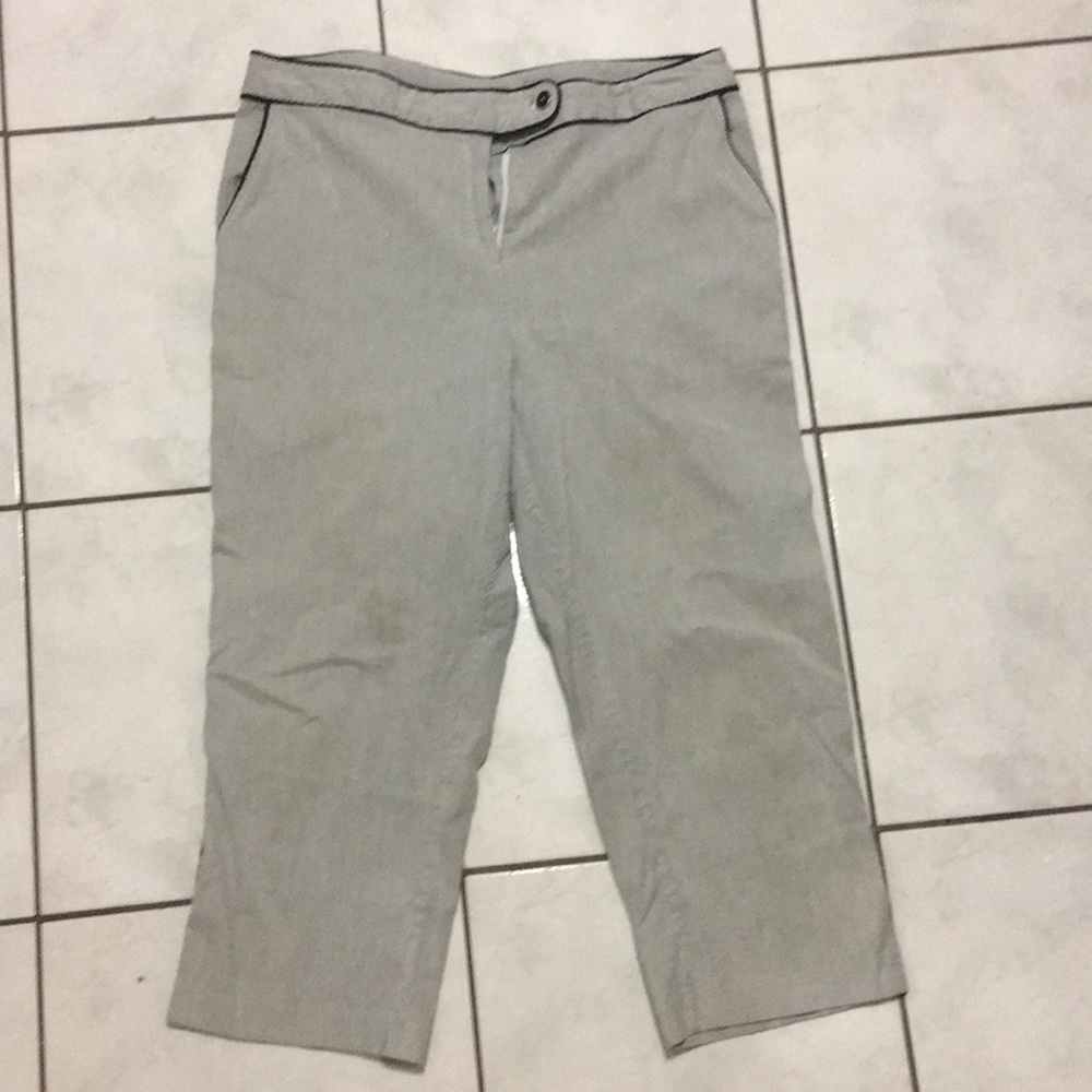 Nice capris dress pants black and white